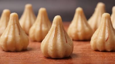 Kaju Modak — Pramanik Namkeen, Vijapur