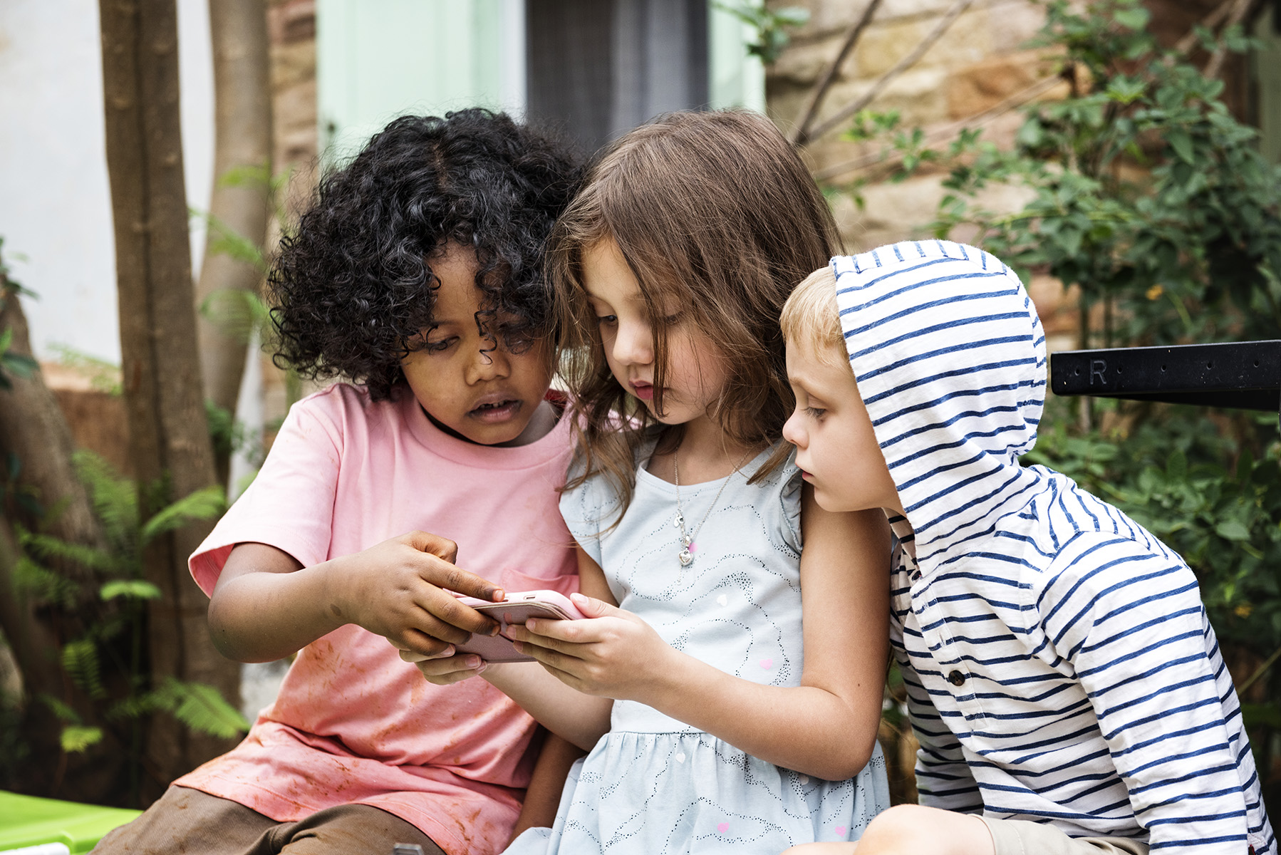Advocates urge Zuckerberg to abandon plans for kids Instagram
