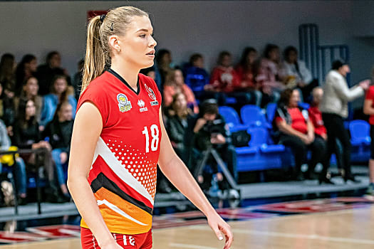 volleynetwork international - athletes - action picture - volleyball professional olena napalkova