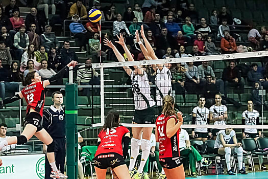 volleynetwork international - athletes - action picture - volleyball professional olena napalkova blocking