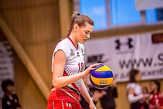 volleynetwork international - athletes - action picture - volleyball professional olena napalkova serving