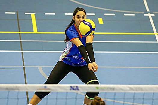 volleynetwork international - athletes - action picture - volleyball professional karolina pidhurska receiving