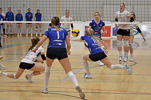 volleynetwork international - athletes - action picture - volleyball professional lotta kukkonen defending