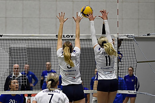 volleynetwork international - athletes - action picture - volleyball professional lotta kukkonen blocking