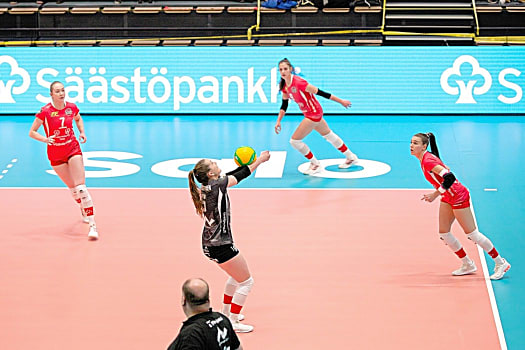 volleynetwork international - athletes - action picture - volleyball professional netta laaksonen setting