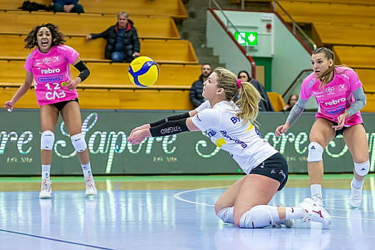 volleynetwork international - athletes - action picture - volleyball professional sofie sjöberg receiving