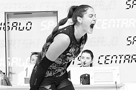 volleynetwork international - athletes - action picture - volleyball professional karolina pidhurska cheering