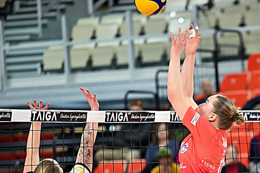 volleynetwork international - athletes - action picture - volleyball professional ella peltomaa blocking