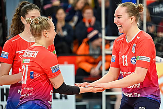 volleynetwork international - athletes - action picture - volleyball professional ella peltomaa cheering