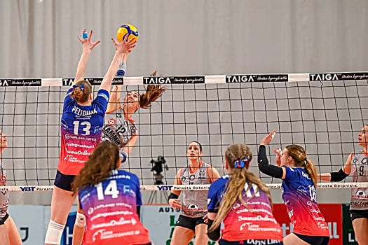 volleynetwork international - athletes - action picture - volleyball professional ella peltomaa blocking