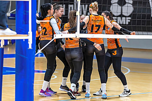 volleynetwork international - athletes - action picture - volleyball professional viktoriia polozhevets cheering