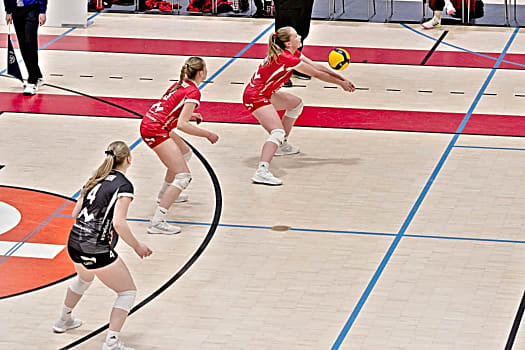 volleynetwork international - athletes - action picture - volleyball professional muusa helminen receiving