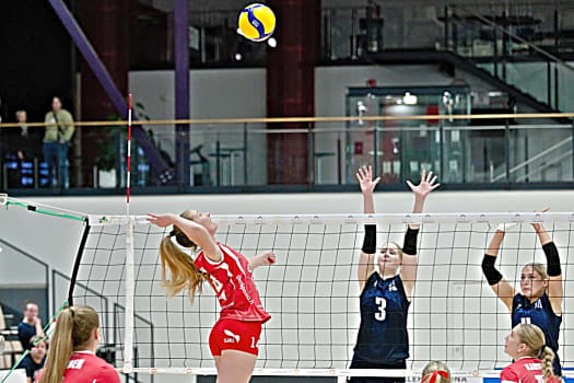 volleynetwork international - athletes - action picture - volleyball professional mette helminen attacking
