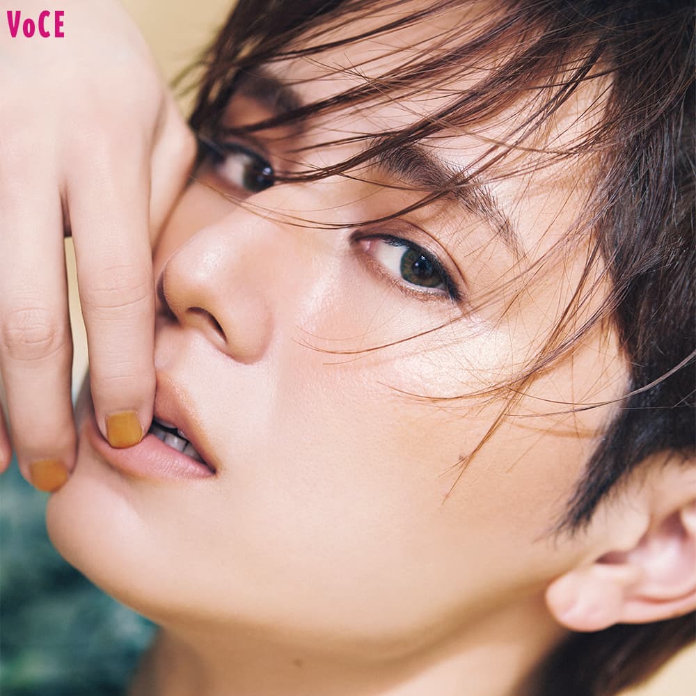 VOCE9月号の舞台裏】見る美容液・山田涼介×小田切ヒロ。サバンナに想い