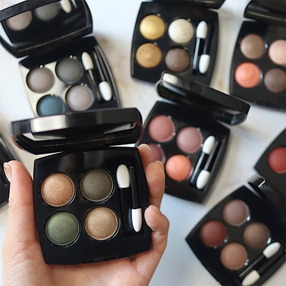 シャネルの「レ キャトル オンブル」全色スウォッチ！人気色やイエベ