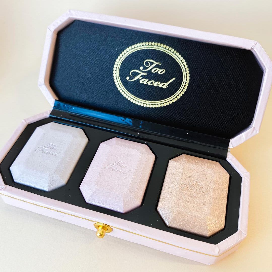 Too Faced】ダイヤモンドハイライターの限定3色パレット!【春コスメ Too Faced】ダイヤモンドハイライターの限定3色パレット!【春コスメ