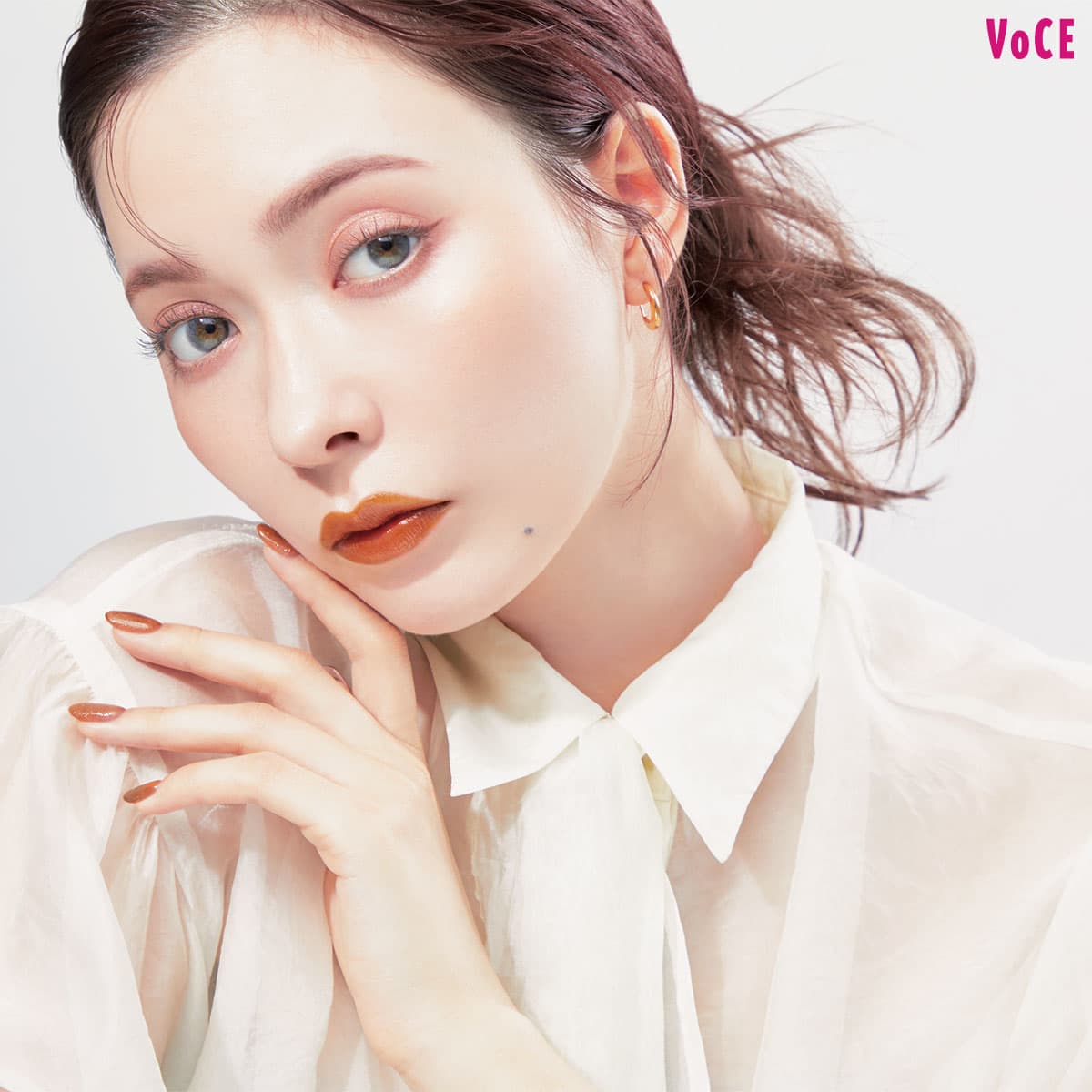 大人の今っぽオーバーリップ】トレンドを狙うならブラウン一択【美容トレンド2024】｜美容メディアVOCE（ヴォーチェ）