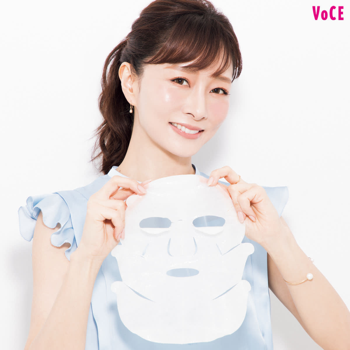 VOCE10月号特別版付録】石井美保さん監修KANEBO“笑顔マスク”で引き上げ
