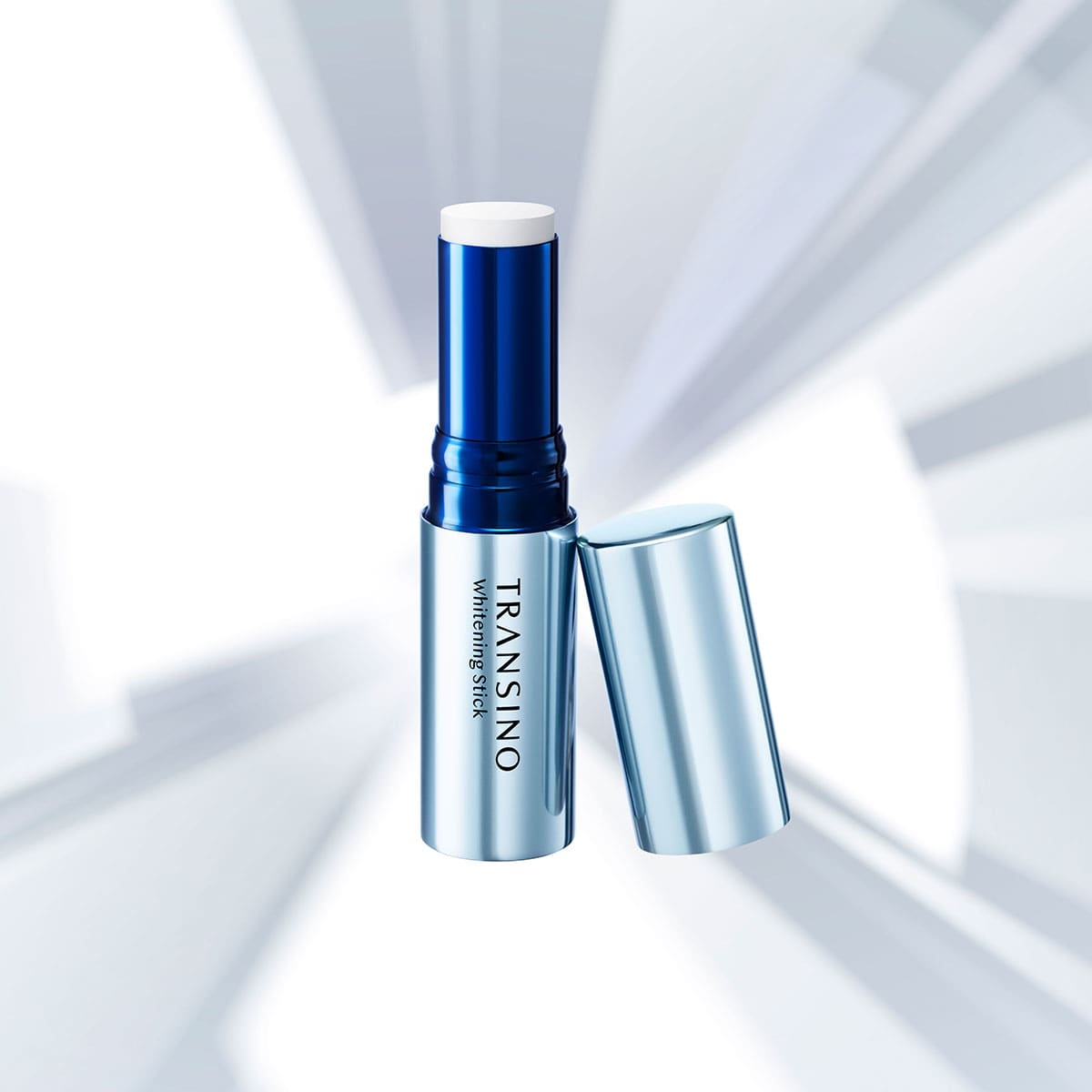 製薬会社の肌研究から生まれたスティック状美容液でシミ対策集中ケア