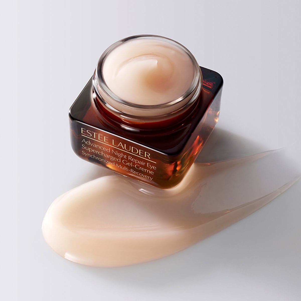 エスティ ローダーのブルーライト対応の進化したアイジェルであらゆる