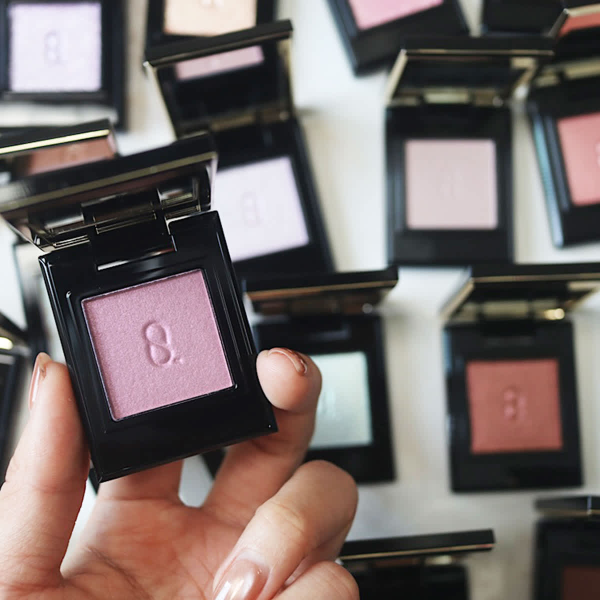 SUQQU「モノ ルック アイズ」を全色スウォッチ！イエベ、ブルベ別の