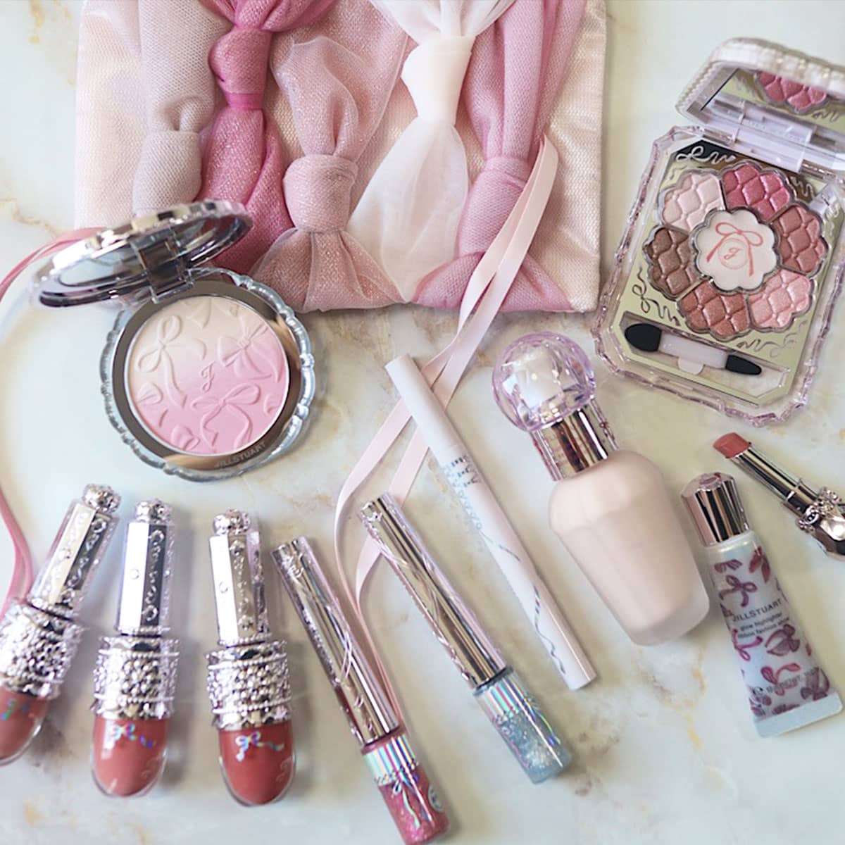 ジルスチュアートの「2025年クリスマスコフレ」全色スウォッチ！イエベ