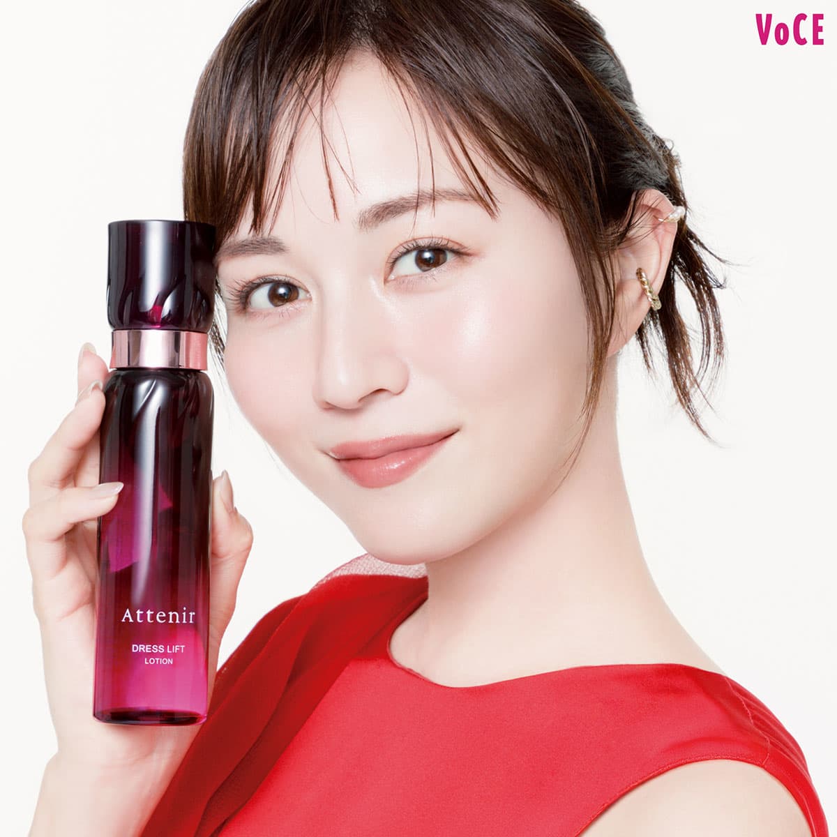 比嘉愛未さんと紐解く、アテニアの名品ローション。ハリと艶に満ちた肌こそが「上質」の証