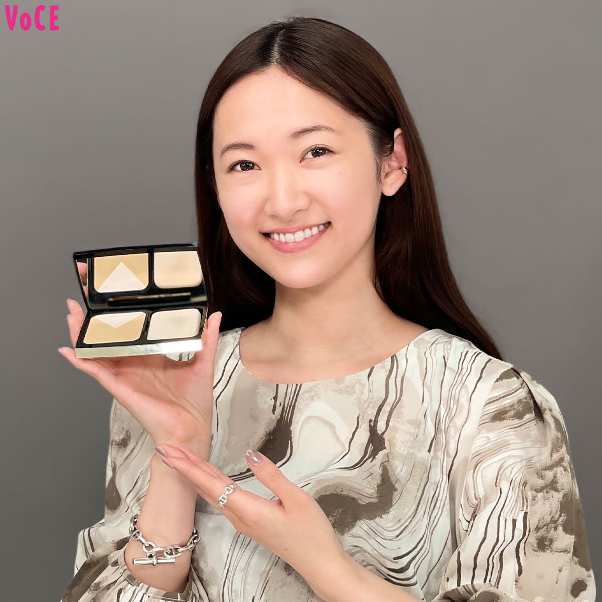 アンプリチュード ファンデーション アンプリチュードの新ファンデーションで“透き通る”大人の美肌に