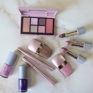 RMKの「2025年クリスマスコフレ」全色スウォッチ！イエベ、ブルベ別の