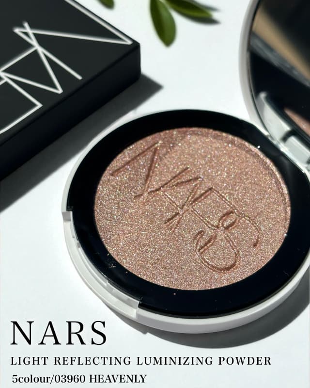niniさんの「NARS ライトリフレクティング ルミナイジングパウダー」の