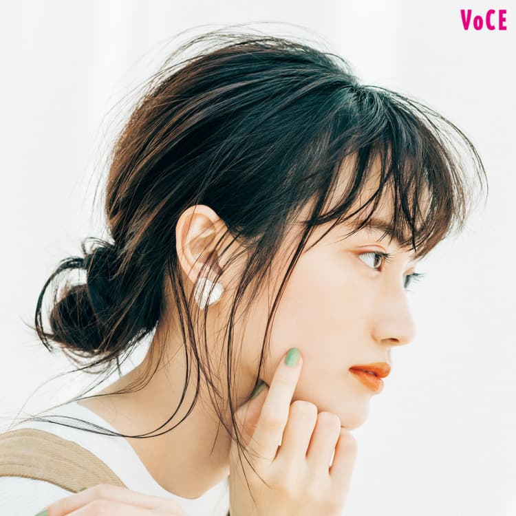 おくれ毛 が素敵に見えない問題 解決します 大人のゆるヘア見違えワザ 美容メディアvoce ヴォーチェ おくれ毛 が素敵に見えない問題 解決します 大人のゆるヘア見違えワザ 美容メディアvoce ヴォーチェ