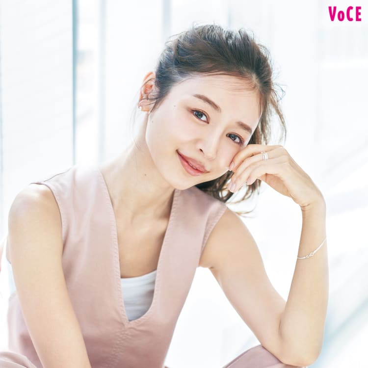 VOCE2021年5月号 加治ひとみ