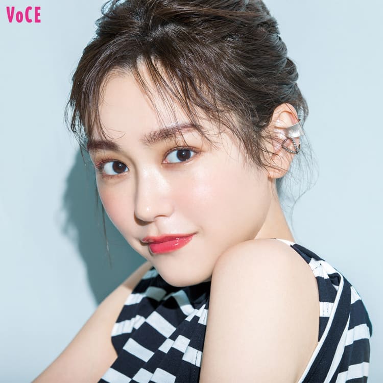 桐谷美玲 ラメブラウンにディオールのピンクリップでハッピーメイク 夏のブラウンメイク 美容メディアvoce ヴォーチェ 桐谷美玲 ラメブラウンにディオールのピンクリップでハッピーメイク 夏のブラウンメイク 美容メディアvoce ヴォーチェ