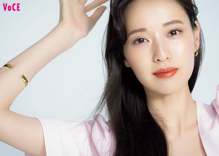 Cover Beauty 戸田恵梨香 愛は認め合うことから始まる 写真ギャラリー 美容メディアvoce ヴォーチェ