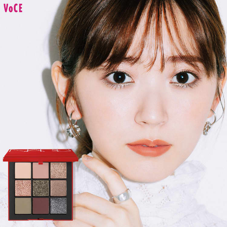 【NARS】のカーキシャドウを下まぶたに。ベージュやブラウンよりも透明感アップ!