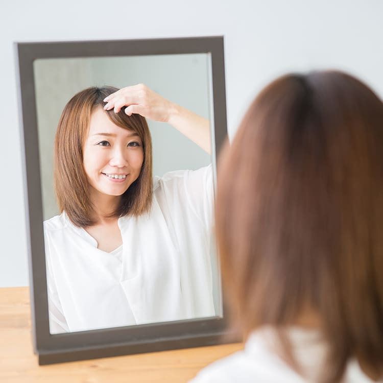 「健やかな頭皮」で新年を迎えたい!年末休みこそ実践すべき“分け目トレーニング”とは?