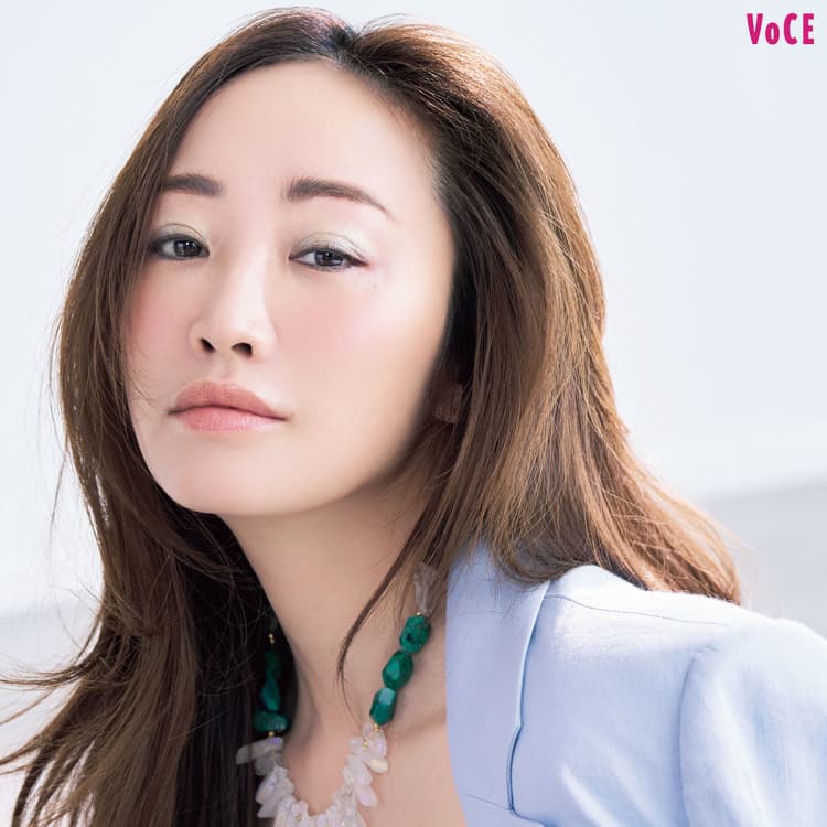 【神崎恵】〈SUQQU・ルナソル・THREE〉の春新色コスメで演出する透け感メイク