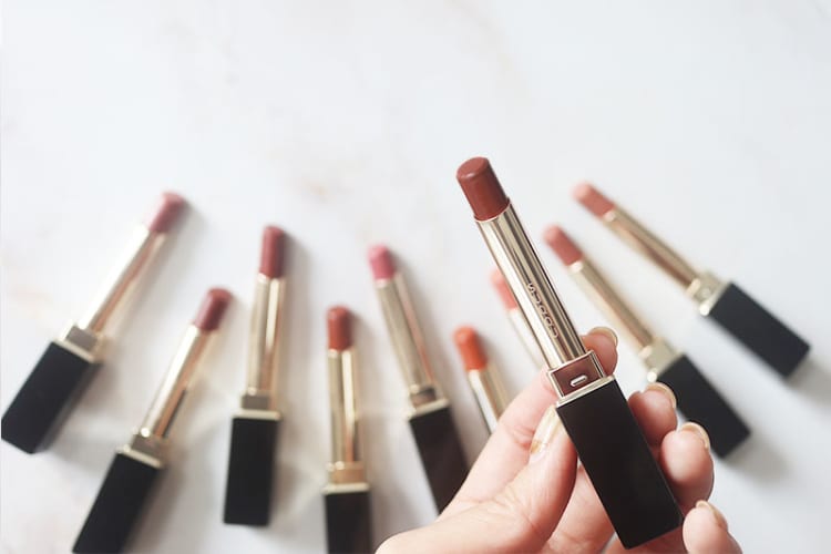 SUQQUの「ベルベット フィット リップスティック」を全色スウォッチ