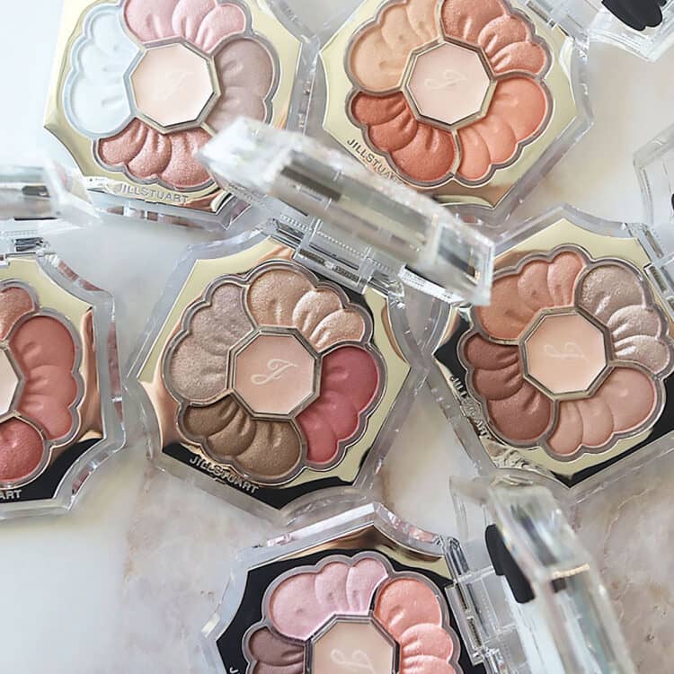 ジルスチュアートの「2024年クリスマスコフレ」全色スウォッチ！イエベ