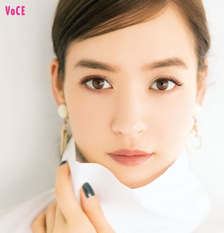 華顔さんにヘアメイク中山友恵がレクチャー 派手顔さんがブラウンアイメイクでアカ抜ける方法 ビューティニュース 美容メディアvoce ヴォーチェ