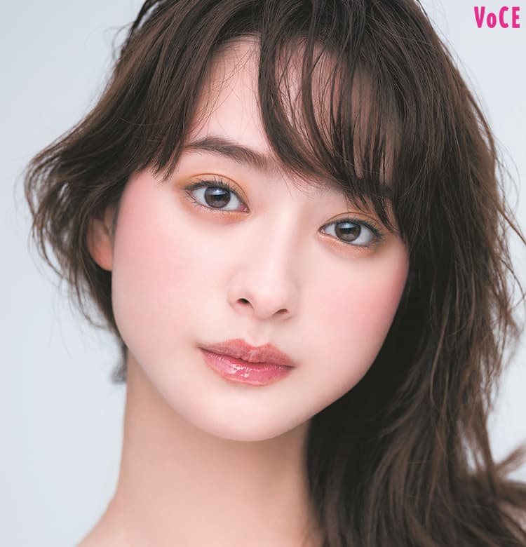 美人風に見せるには 深みローズ のチークが有効 小顔矯正効果も ビューティニュース 美容メディアvoce ヴォーチェ