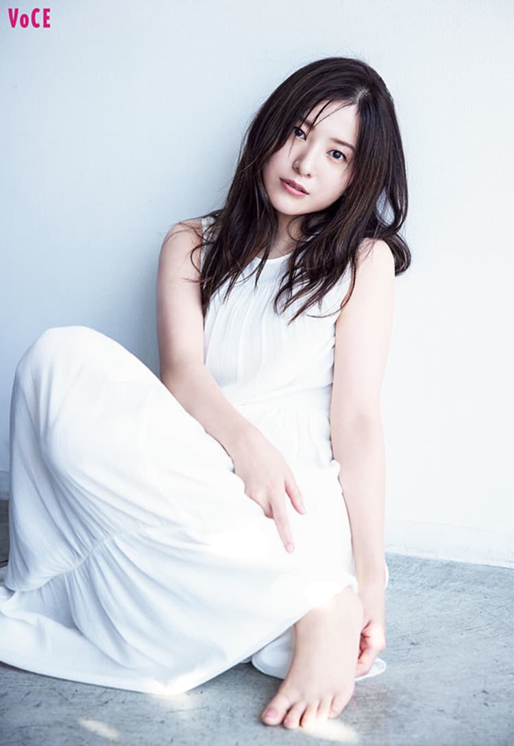 吉 高 由里子 足