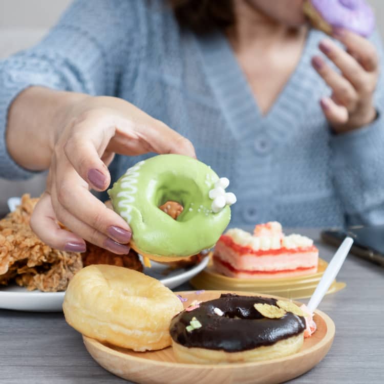 【食欲が止まらない】ときの賢い過ごし方。食べ過ぎを止める方法を医師が解説【美肌も健康も“食”でケア!】-美容メディアVOCE(ヴォーチェ)