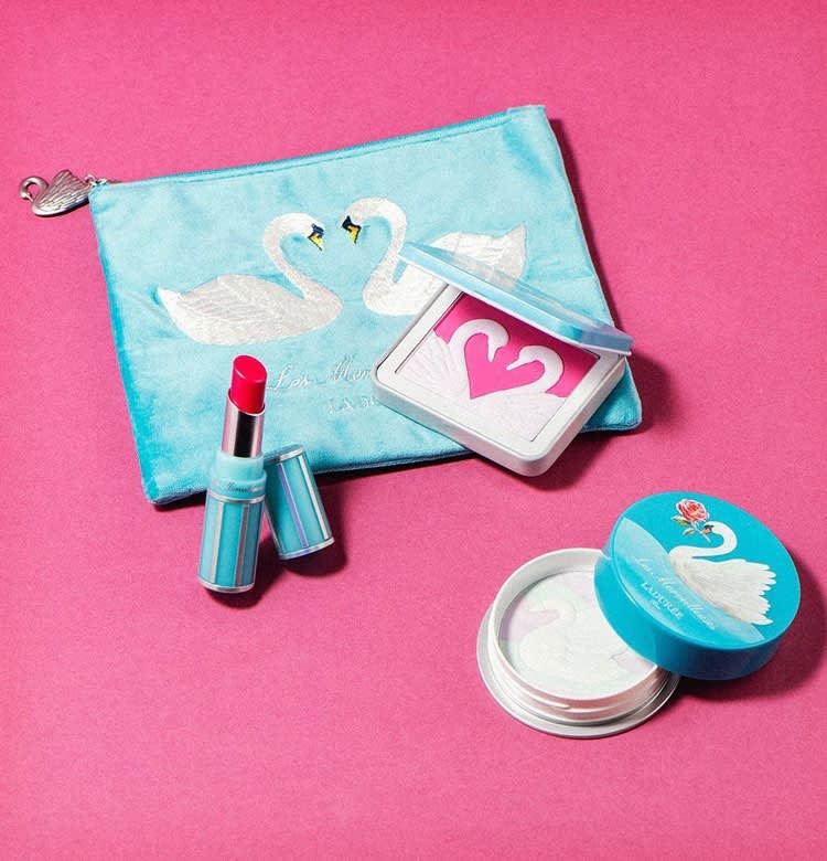 新品未使用品 LADUREE レ メルヴェイユーズ ラデュレ 白鳥 チークポット レ・メルヴェイユーズ ラデュレ“白鳥”主役の19年クリスマスコフレ