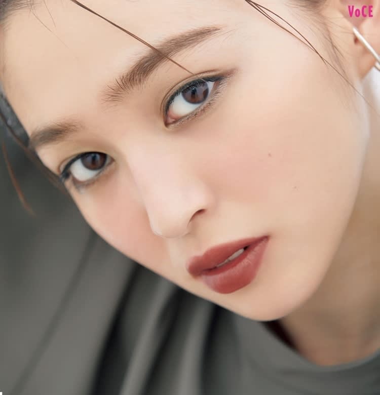モードな【ブラウンリップ】につやめき【オレンジチーク】で美人要素を