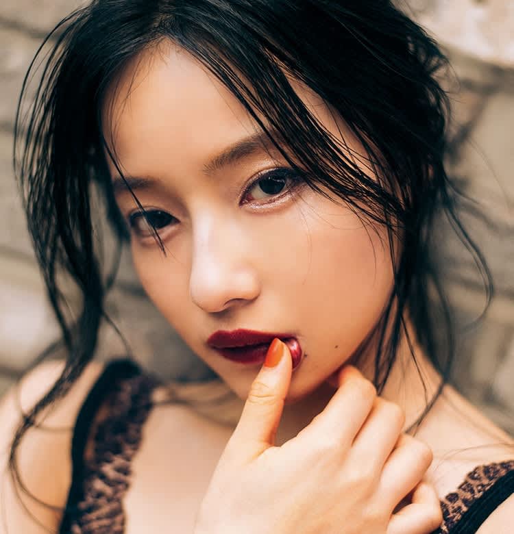 S”なボディラインで話題沸騰！NMB48・村瀬紗英のボディメイク術