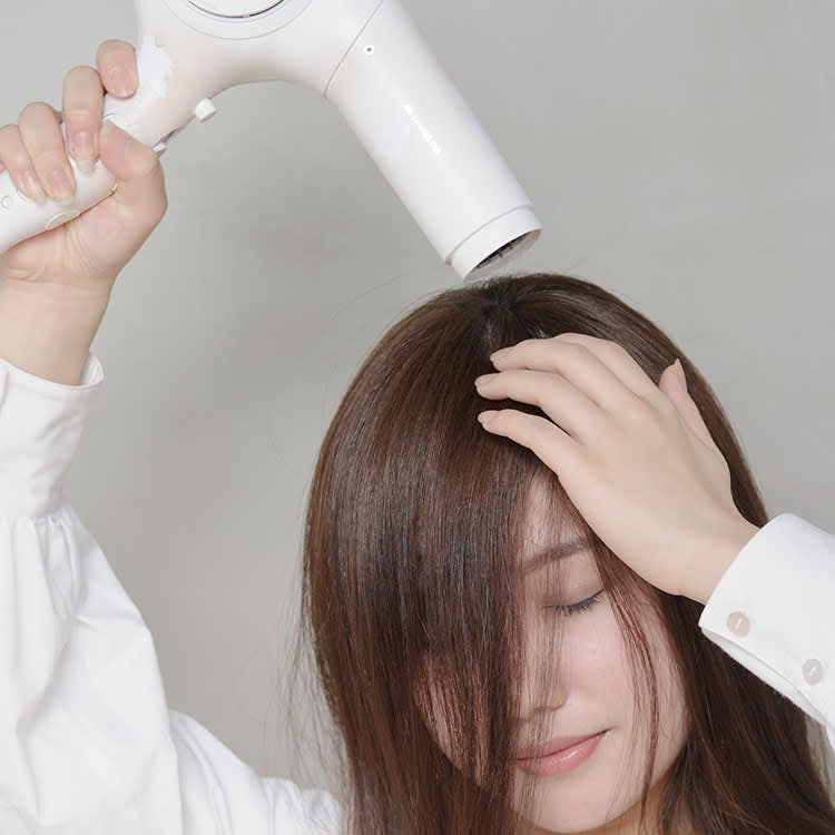実は気になる 薄毛 ペタンコ髪 がふんわりヘアになるドライヤーテク ビューティニュース 美容メディアvoce ヴォーチェ 実は気になる 薄毛 ペタンコ髪 がふんわりヘアになるドライヤーテク ビューティニュース 美容メディアvoce ヴォーチェ