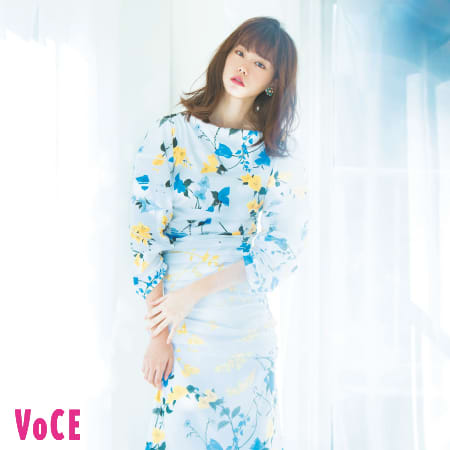 ビューティニュース ひとパー 桐谷美玲の春の2大ファッション メイクを大公開 美容メディアvoce ヴォーチェ