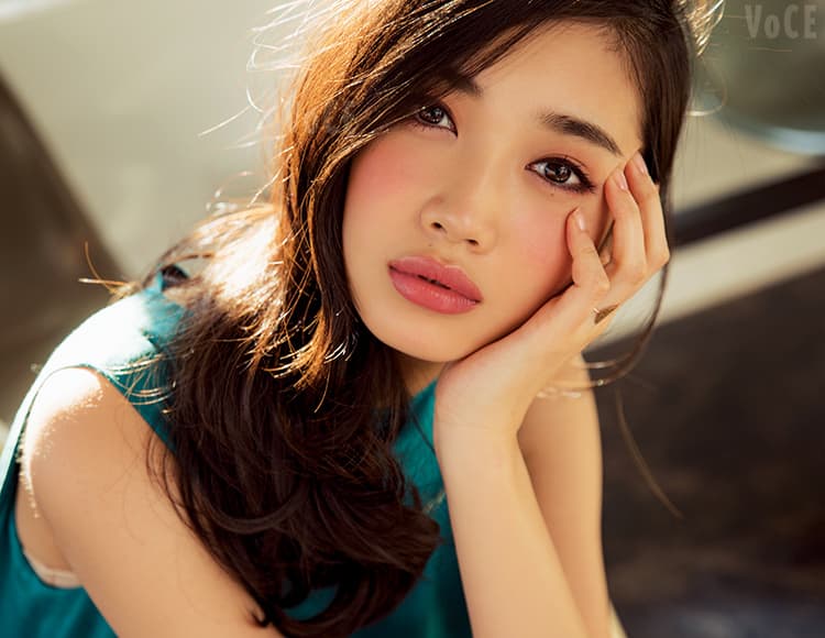 新人男子と研修からの彼デート 昼と夜で印象を変えるolモテメイク術 ビューティニュース 美容メディアvoce ヴォーチェ