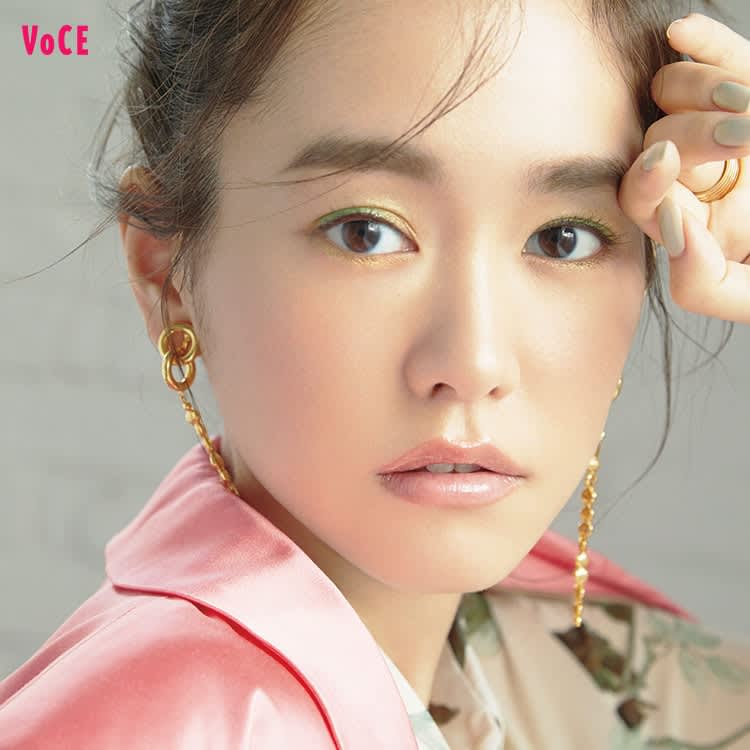 ビューティニュース 桐谷美玲 が年春新色でメイク Nars ジバンシイ アディクション 30 Voce Cover Beauty 美容メディアvoce ヴォーチェ